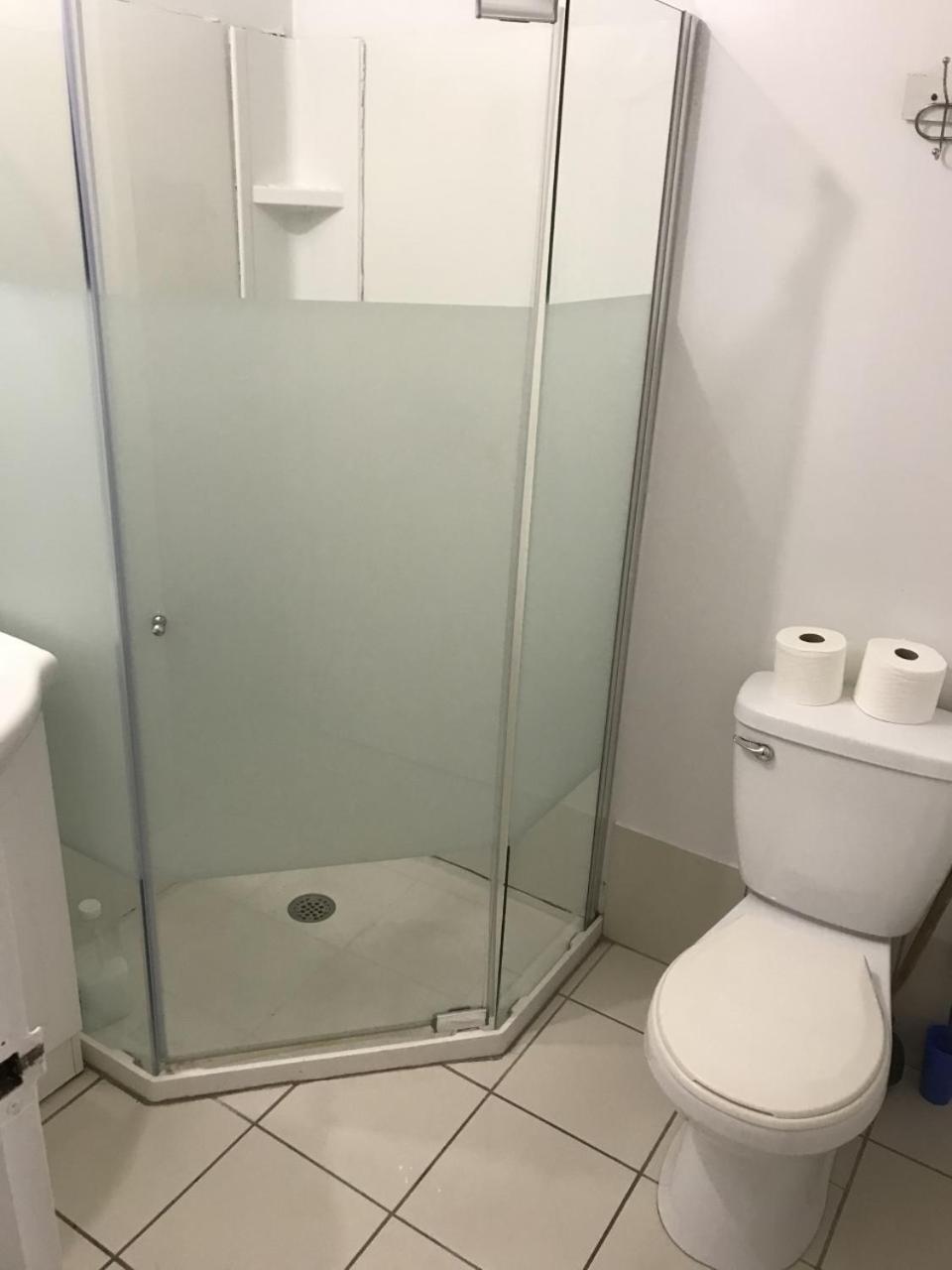 Convention Travelers Home Торонто Екстериор снимка